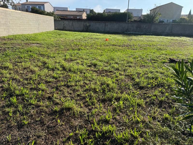 Terrain constructible - 1 200 m²