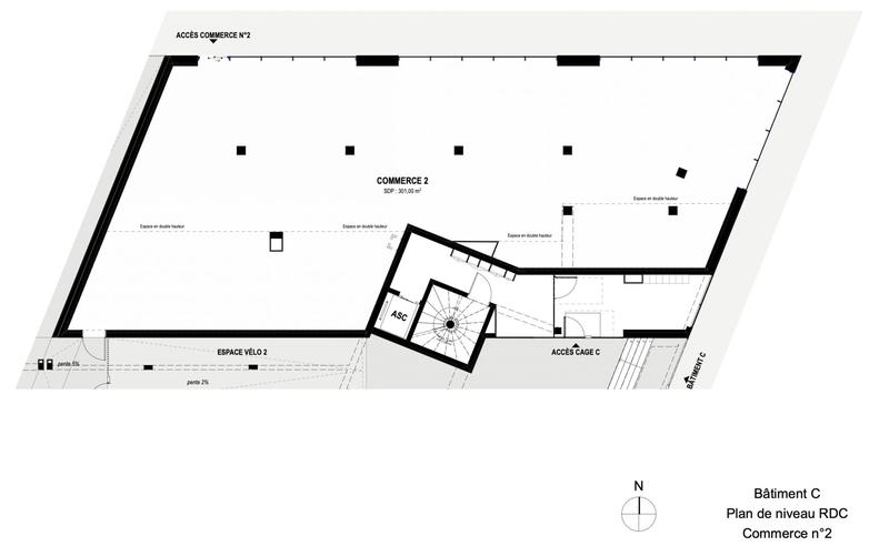 Local commercial - 301 m²