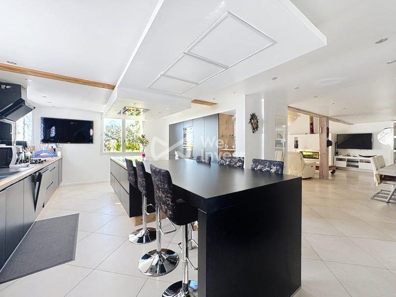 Villa - 258 m² - 10 pièces