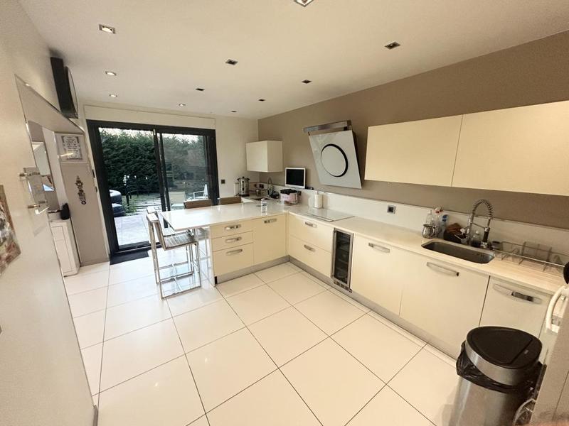 Maison - 353 m² - 7 pièces