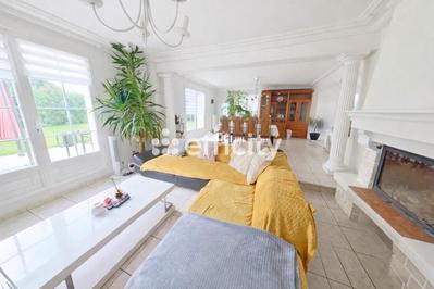 Maison - 230 m² - 8 pièces