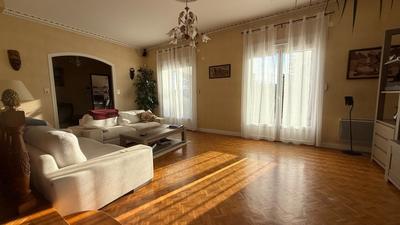 Maison - 229 m² - 8 pièces