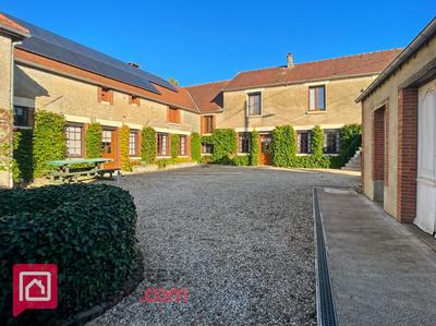 Maison - 204 m² - 7 pièces