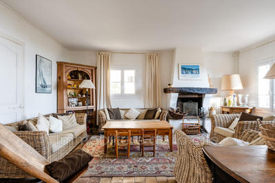 Maison - 239 m² - 8 pièces