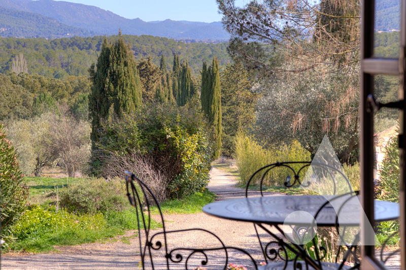 Maison - 640 m² - 18 pièces