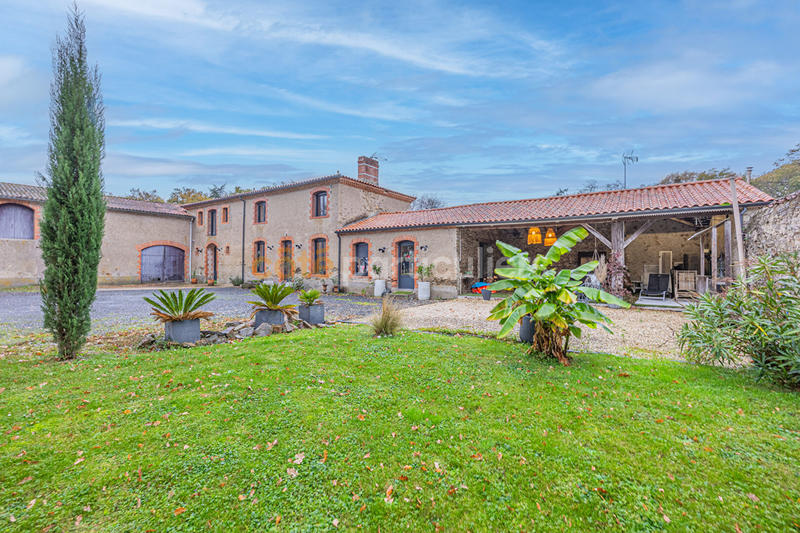 Maison - 226 m² - 7 pièces