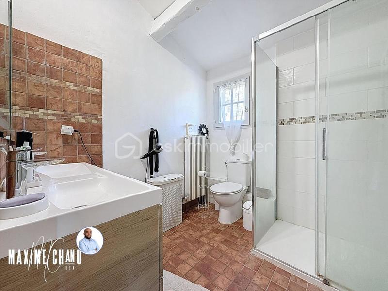 Propriété - 285 m² - 6 pièces