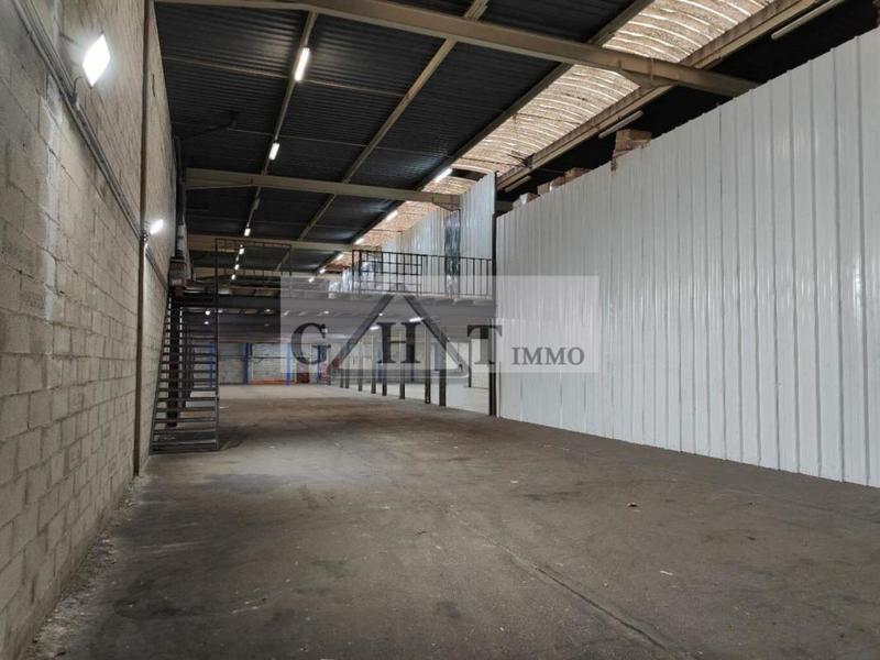 Entrepôt - 1 000 m²