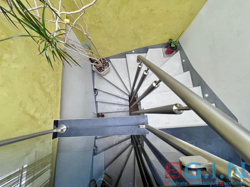 Propriété - 190 m² - 6 pièces