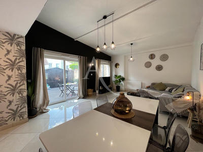 Maison - 90 m² - 5 pièces