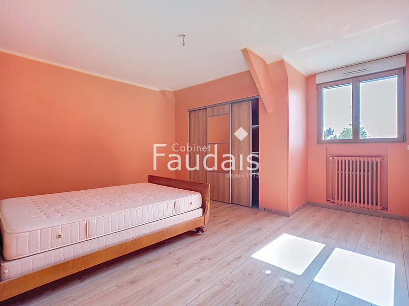 Maison - 178 m² - 9 pièces