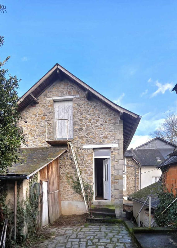 Maison - 230 m² - 11 pièces