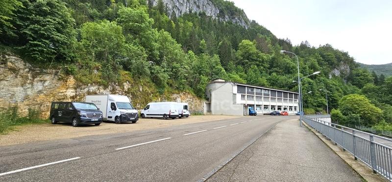 Local d'activité / Entrepôt - 1 620 m² - 16 pièces