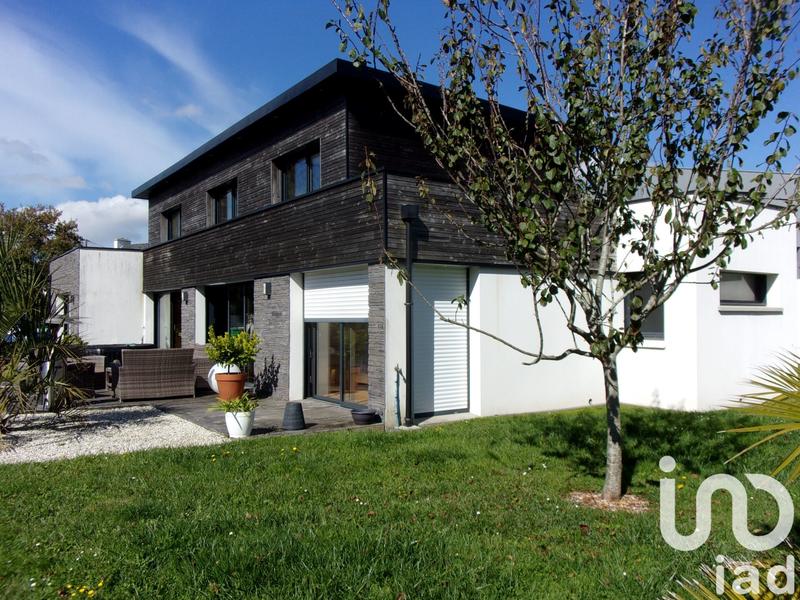 Maison - 221 m² - 9 pièces