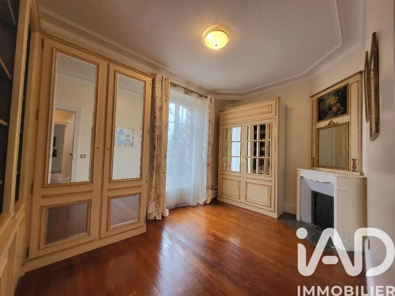 Maison - 240 m² - 9 pièces