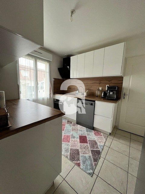 Maison traditionnelle - 132 m² - 9 pièces