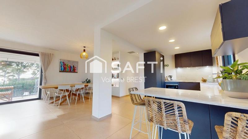 Maison - 210 m² - 8 pièces