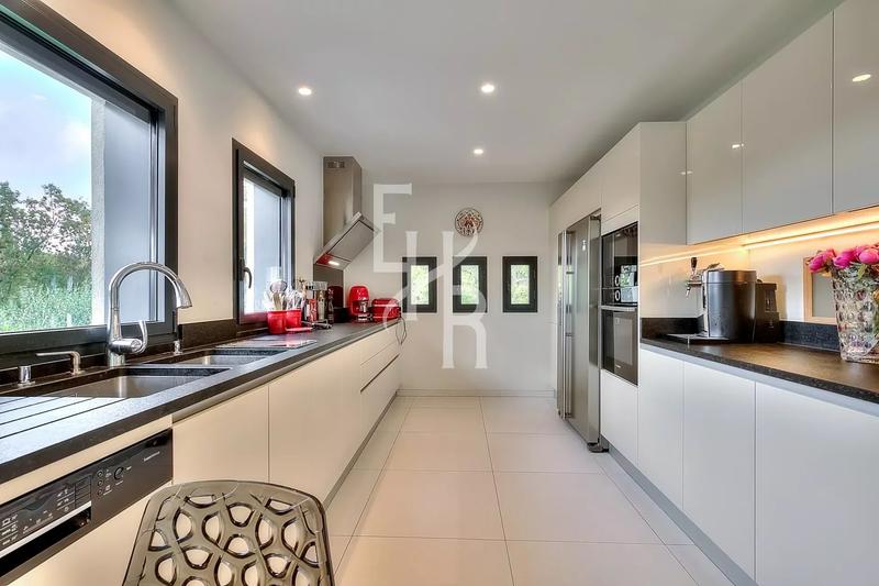 Maison - 295 m² - 7 pièces