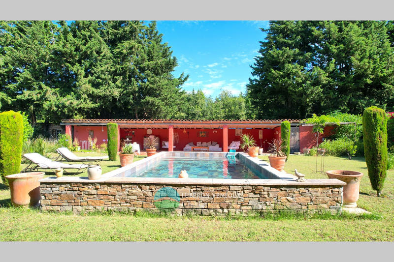 Maison - 300 m² - 7 pièces