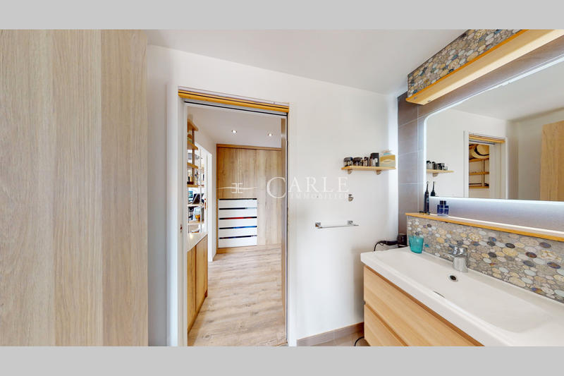 Propriété - 285 m² - 11 pièces