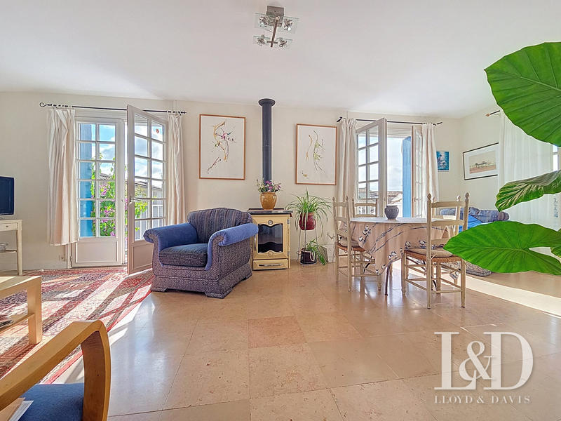 Maison - 230 m² - 8 pièces