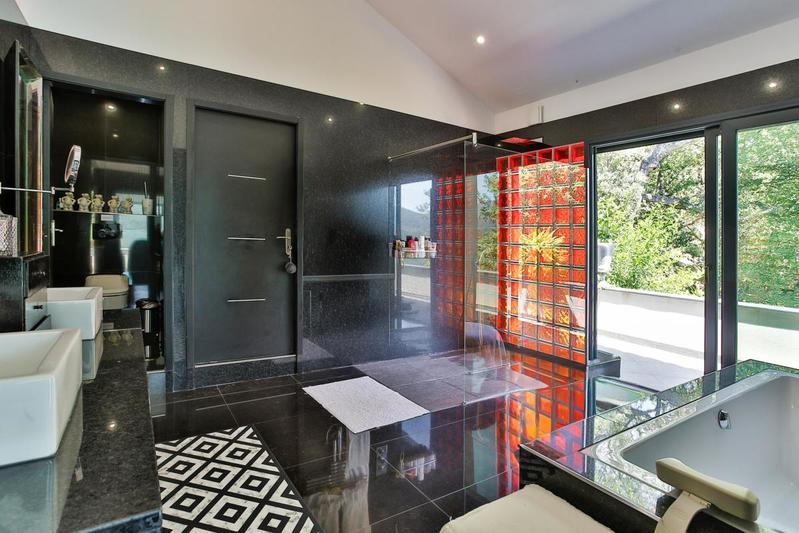 Villa - 300 m² - 10 pièces