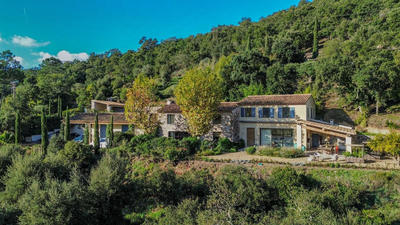 Maison traditionnelle - 245 m² - 5 pièces