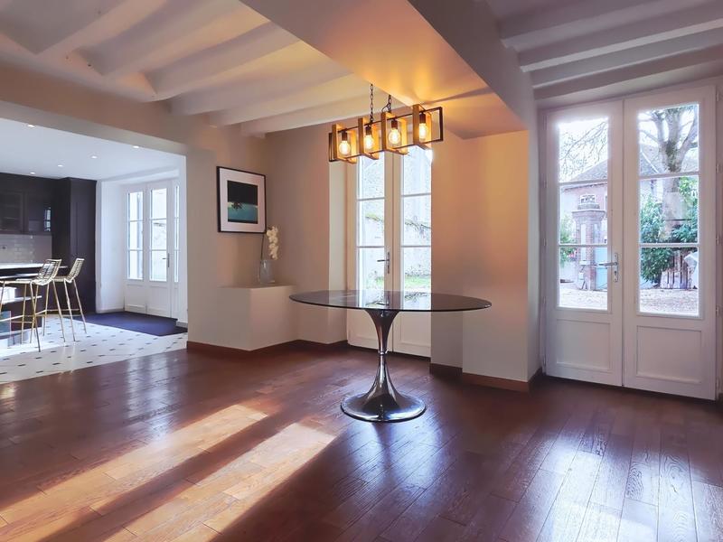 Maison - 198 m² - 7 pièces