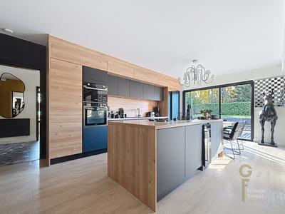 Maison - 269 m² - 8 pièces