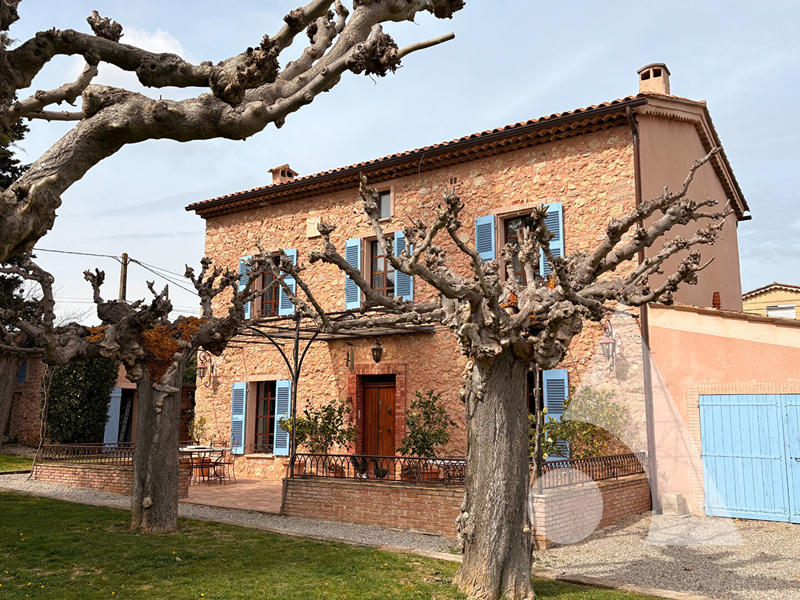 Maison - 250 m² - 7 pièces