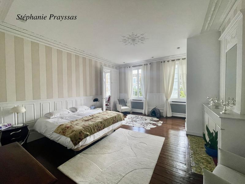 Maison - 292 m² - 8 pièces