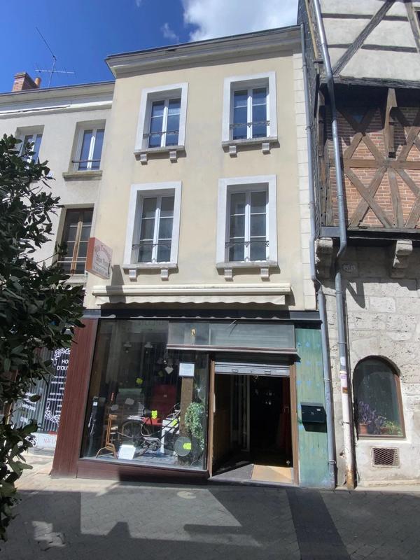 Immeuble - 130 m² - 1 pièce