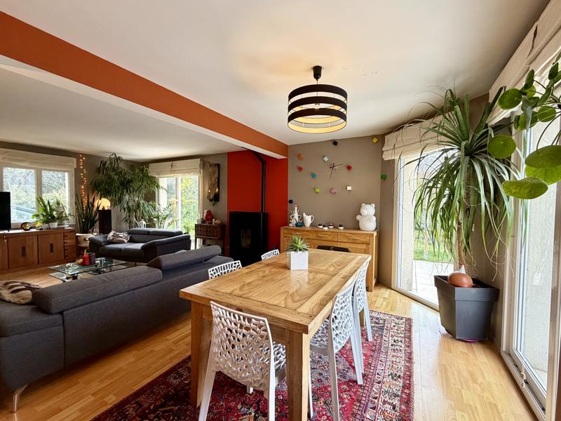Maison - 137 m² - 7 pièces