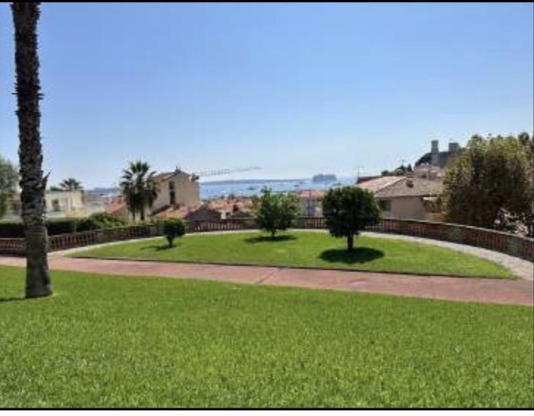 Appartement - 70 m² - 2 pièces