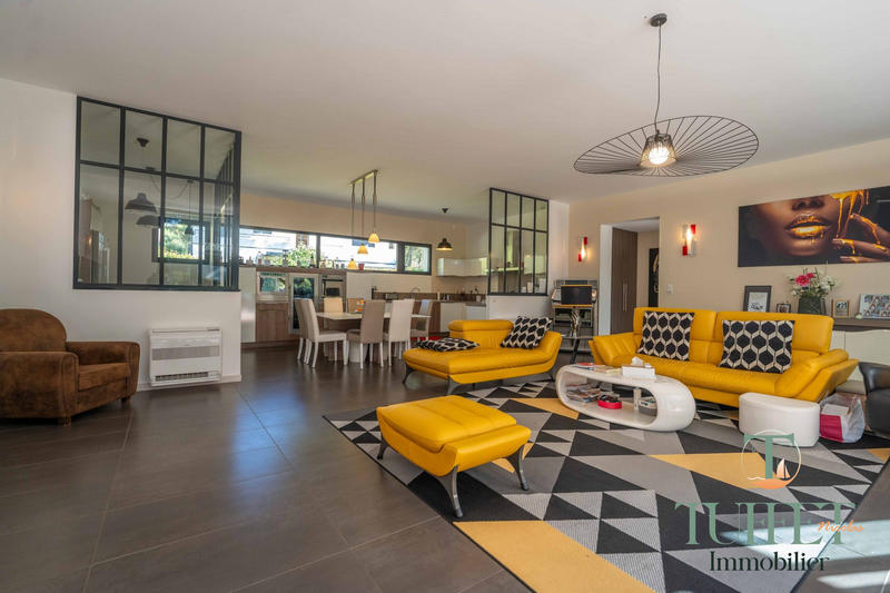 Villa - 238 m² - 5 pièces