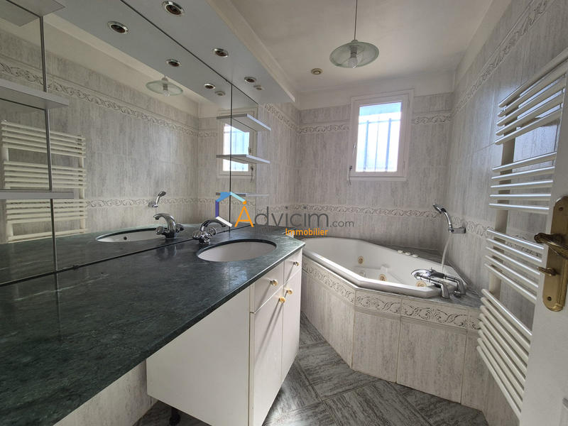 Maison - 93 m² - 4 pièces