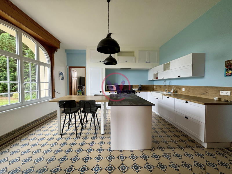 Maison - 237 m² - 7 pièces