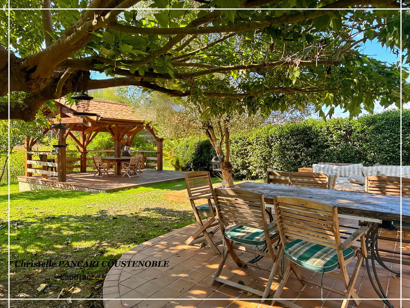 Maison - 204 m² - 6 pièces