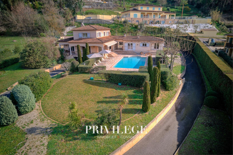 Villa - 240 m² - 8 pièces