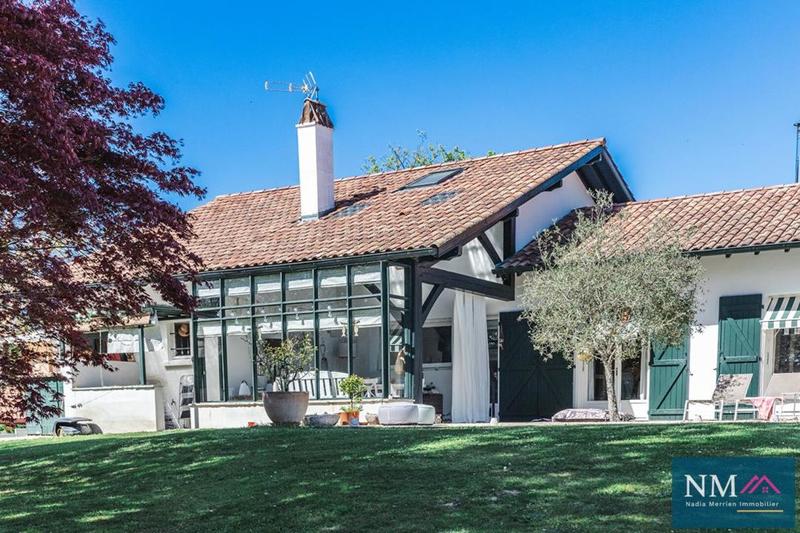 Demeure - 225 m² - 9 pièces