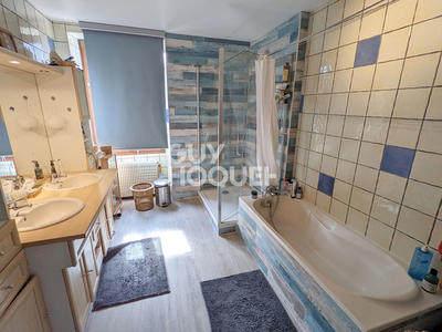 Maison - 330 m² - 14 pièces