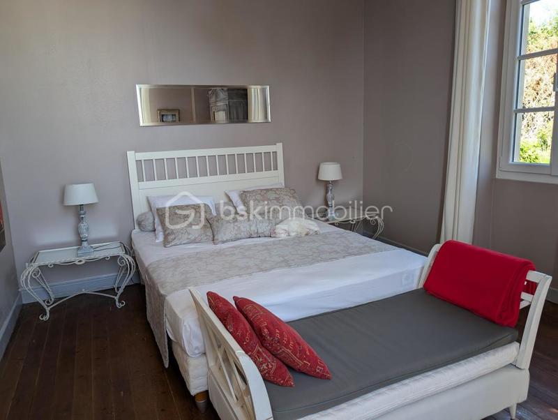 Maison - 296 m² - 9 pièces