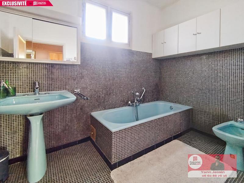 Maison - 180 m² - 6 pièces