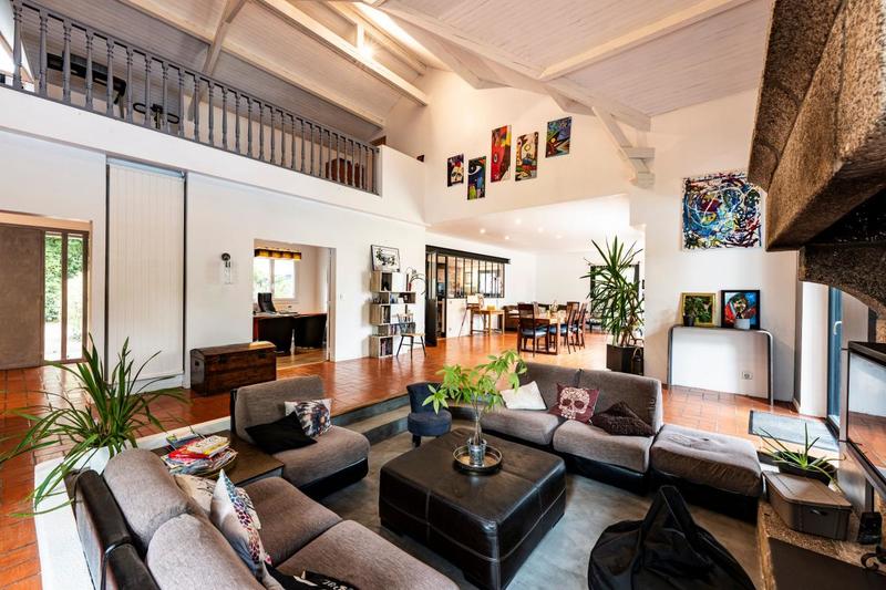 Maison - 302 m² - 7 pièces