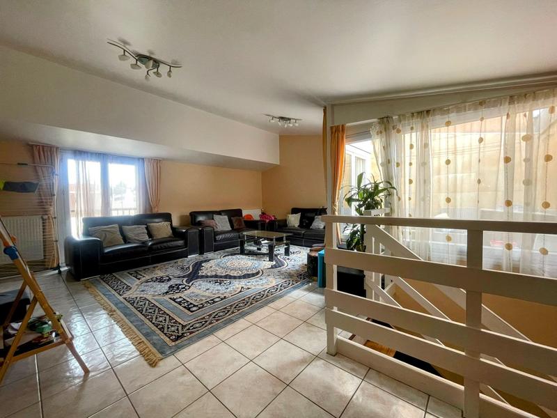 Appartement - 93 m² - 5 pièces