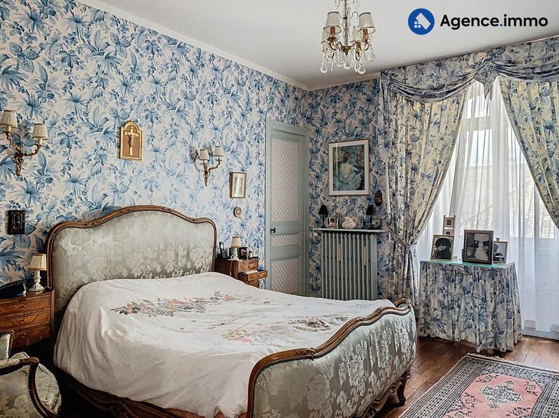 Maison - 284 m² - 11 pièces