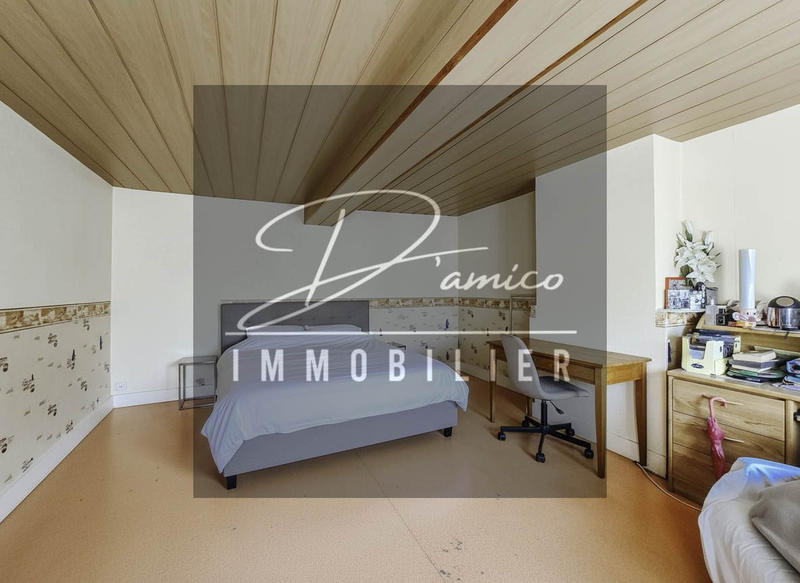 Maison - 166 m² - 7 pièces