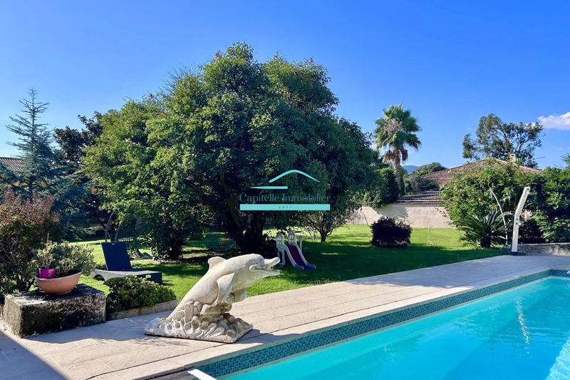 Villa - 280 m² - 9 pièces