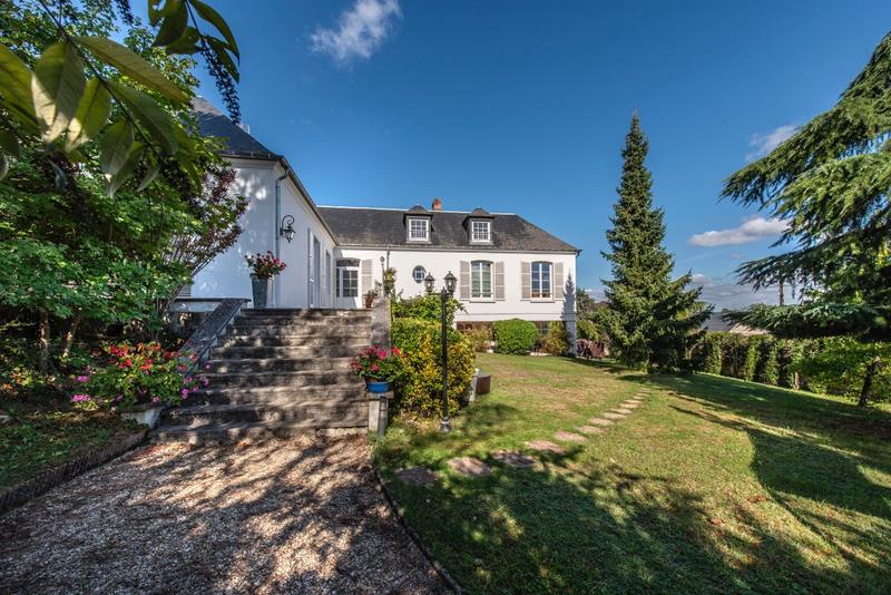 Maison - 266 m² - 9 pièces