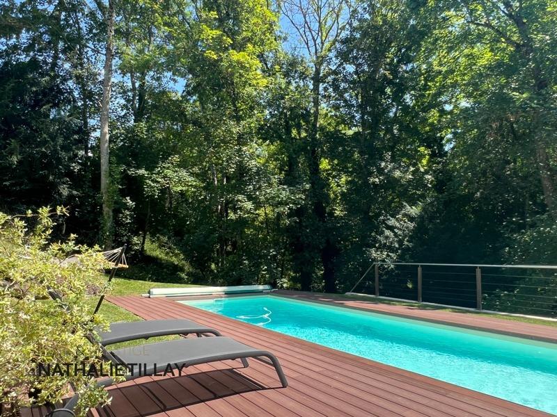 Maison - 201 m² - 7 pièces